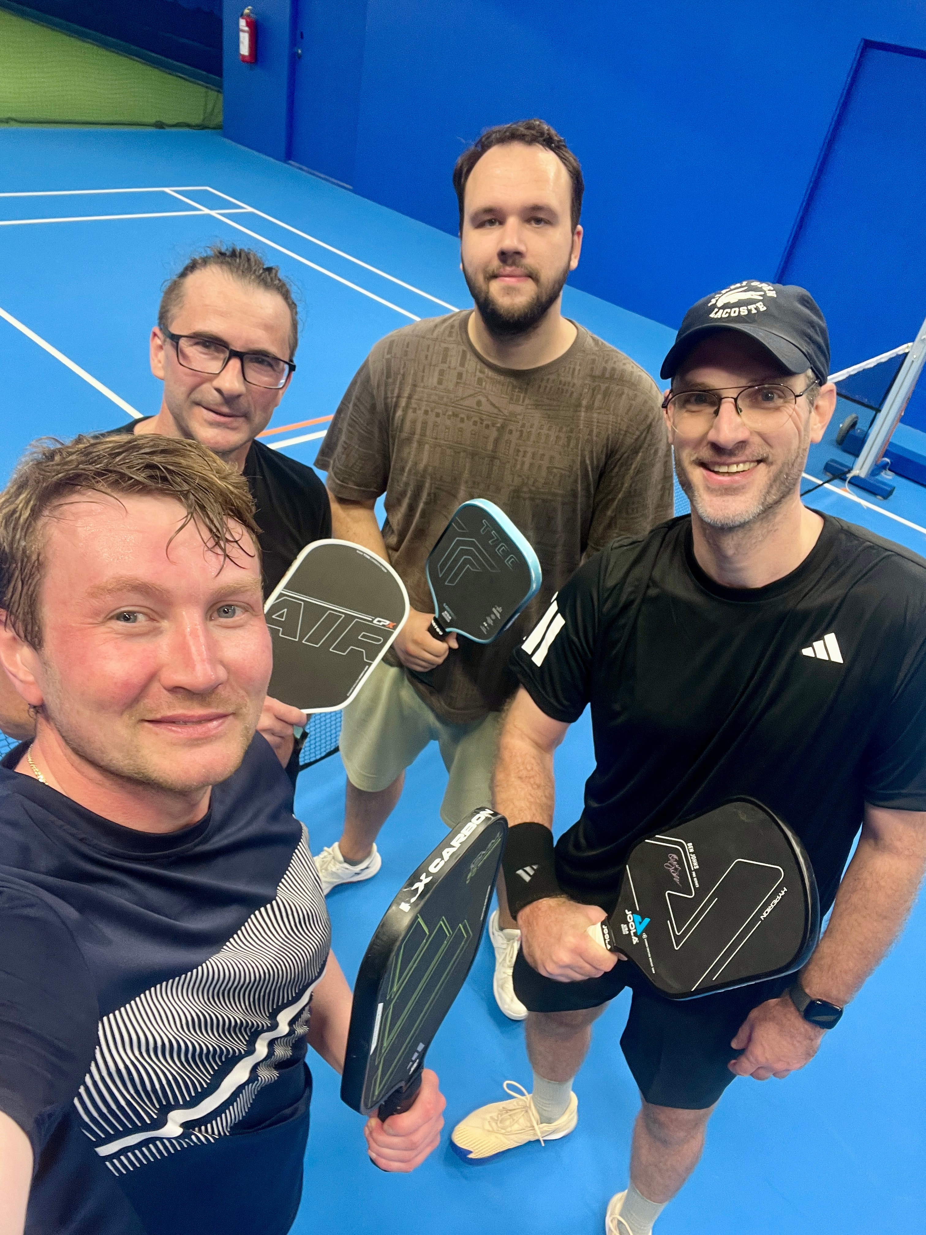 Four Nordball players taking a selfie with their paddles